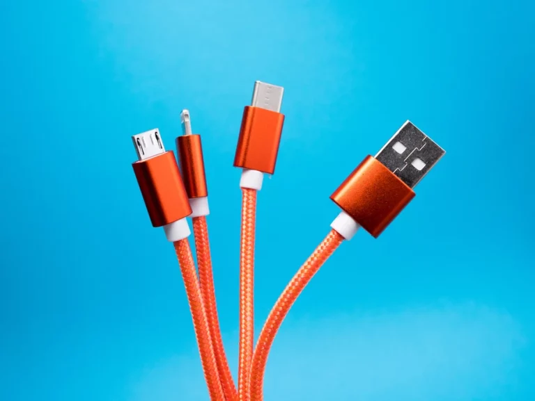 Cło z Chin. Ile wnosi cło na kable USB? Jakie dokumenty są potrzebne importując kable USB z Chin?